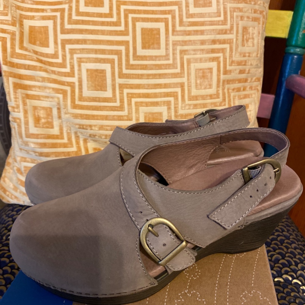 Dansko Clog Nubuck Taupe Size 38 NIB - Picture 2 of 6